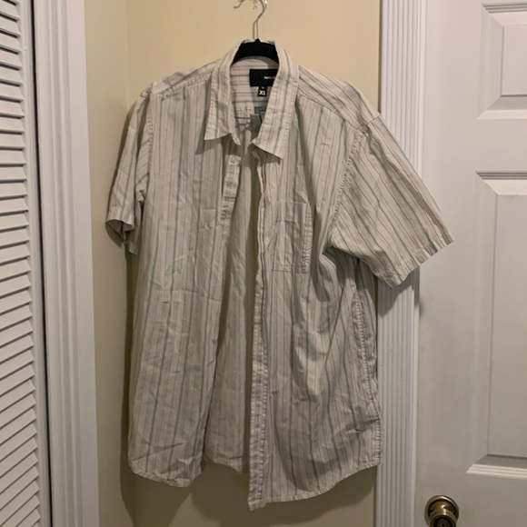 Hurley Shirt Button Front Short Sleeved Striped Men's Size X Large - Picture 1 of 3